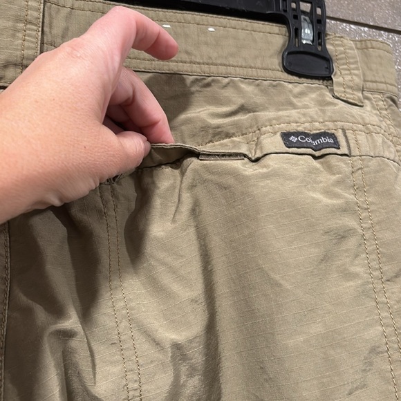Columbia khaki cargo pants 36x30 - Picture 4 of 9